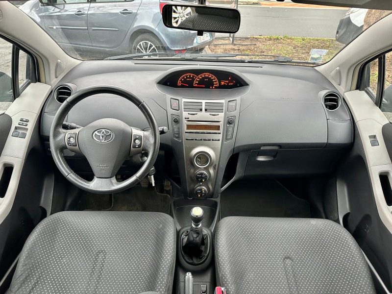 TOYOTA YARIS 2011