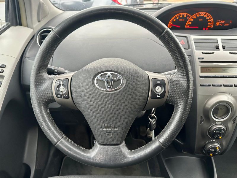 TOYOTA YARIS 2011