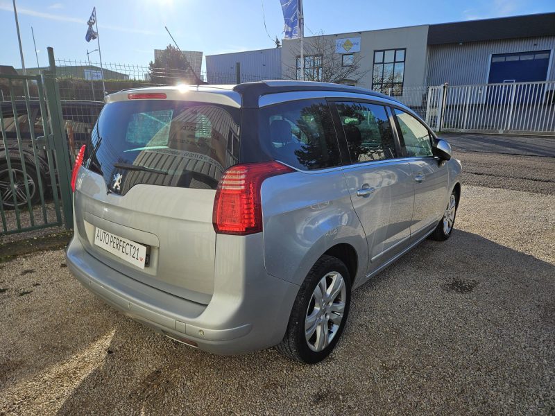 PEUGEOT 5008 2011