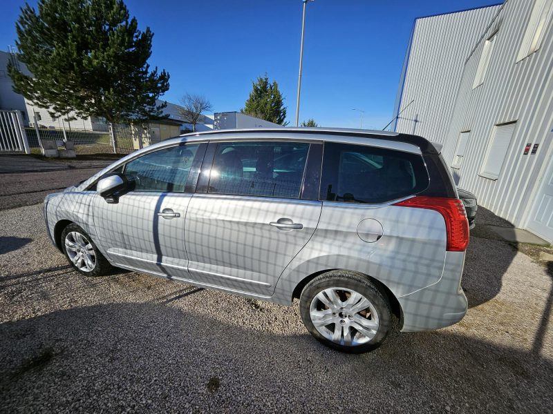 PEUGEOT 5008 2011