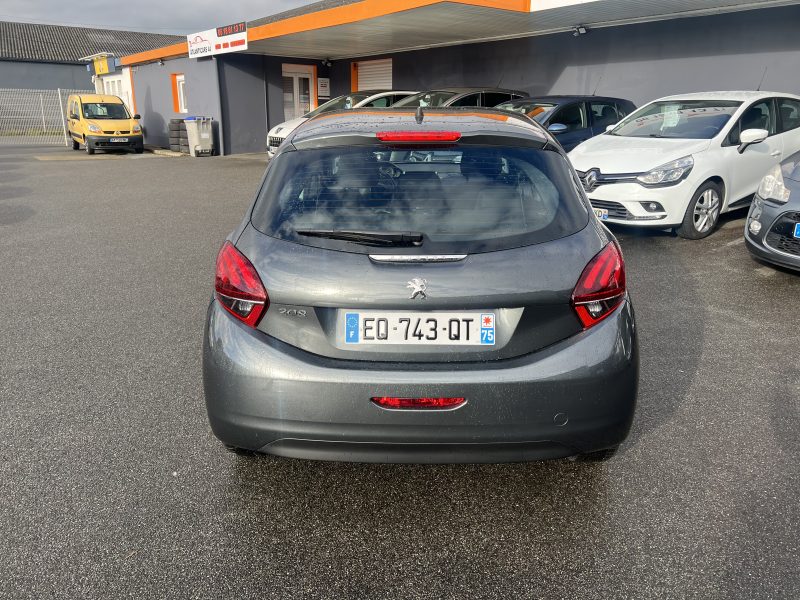 PEUGEOT 208 2017