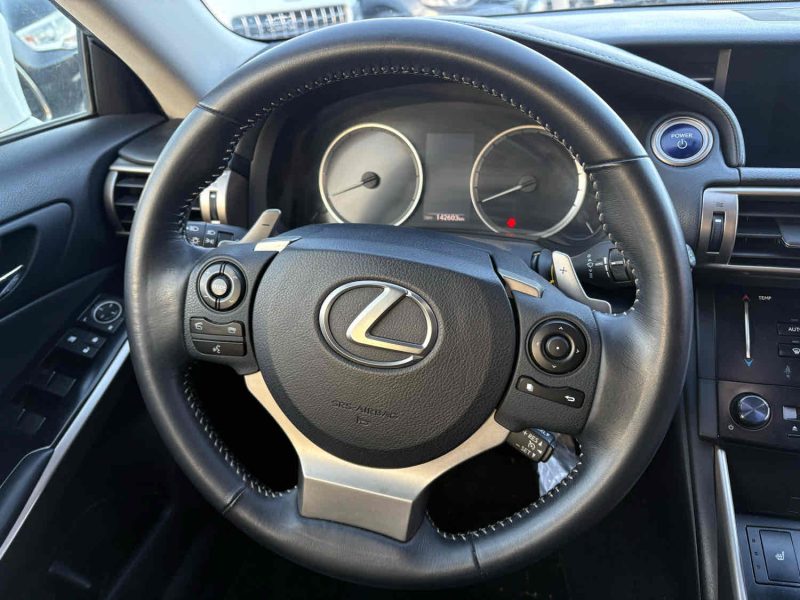 LEXUS IS300H 2014