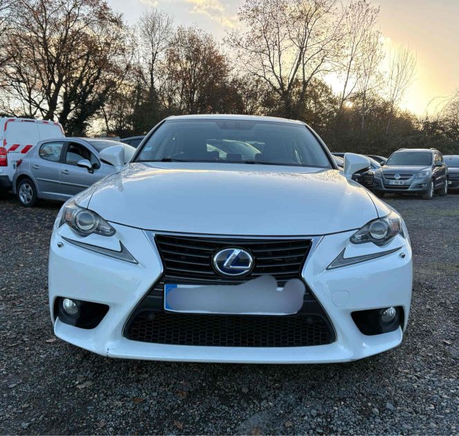 LEXUS IS300H 2014