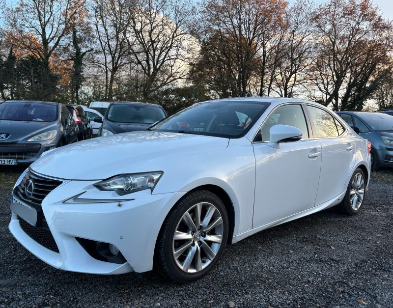 LEXUS IS300H 2014