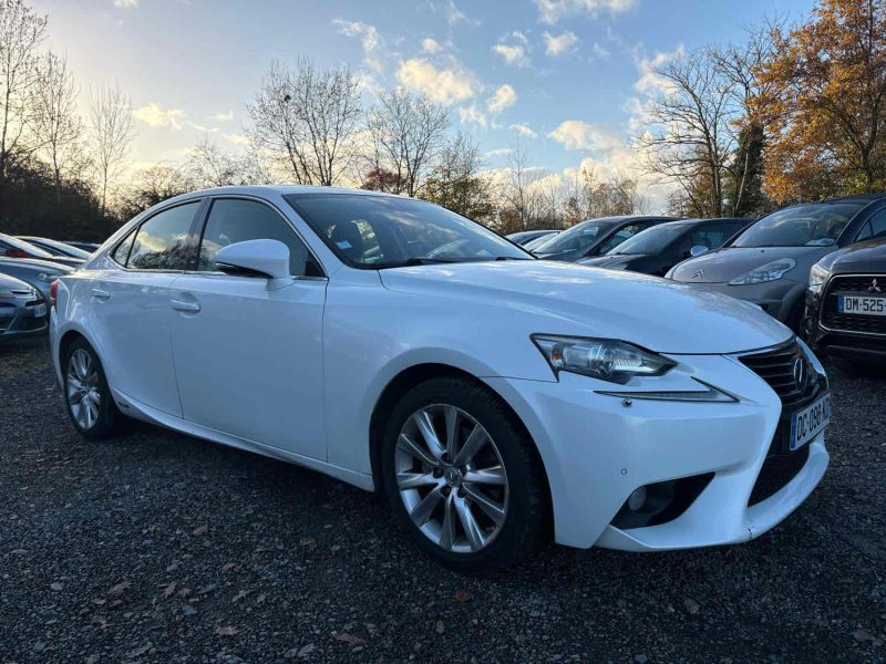 LEXUS IS300H 2014