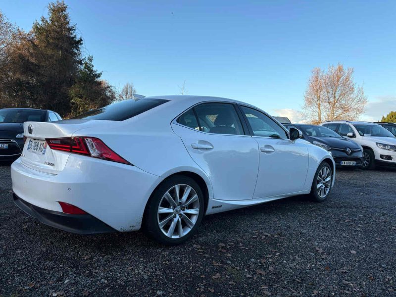 LEXUS IS300H 2014