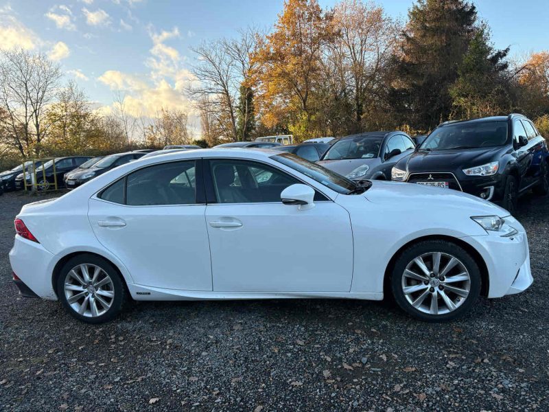 LEXUS IS300H 2014