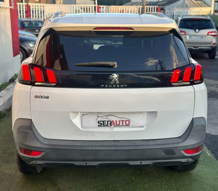 PEUGEOT 5008 2018