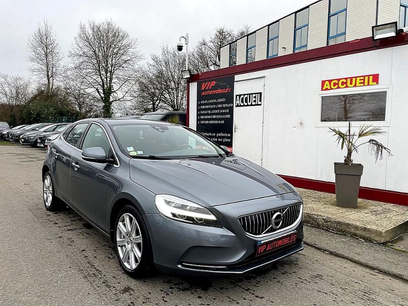 VOLVO V40 2018