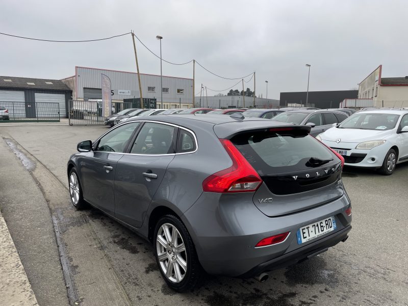 VOLVO V40 2018