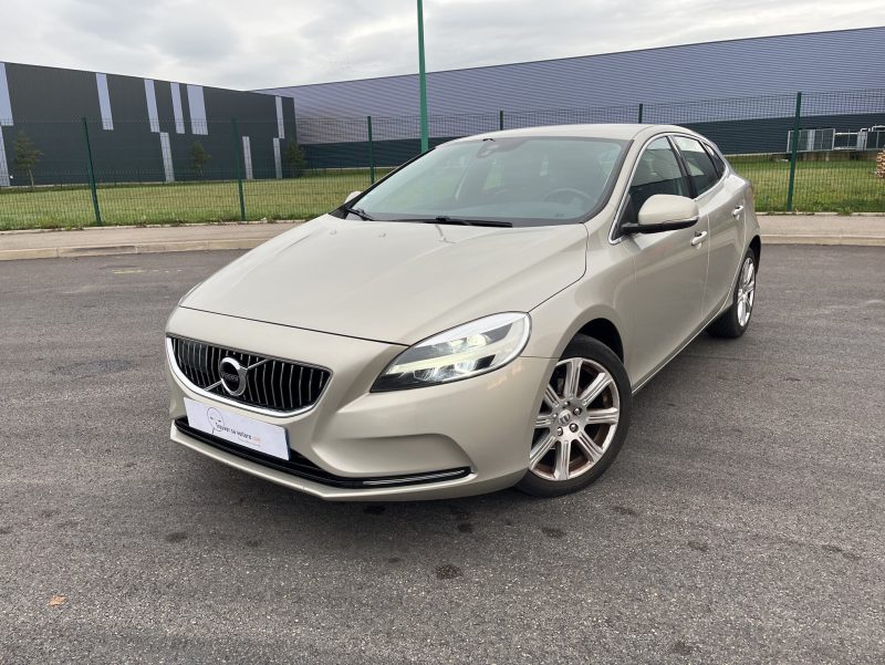 VOLVO V40 2017