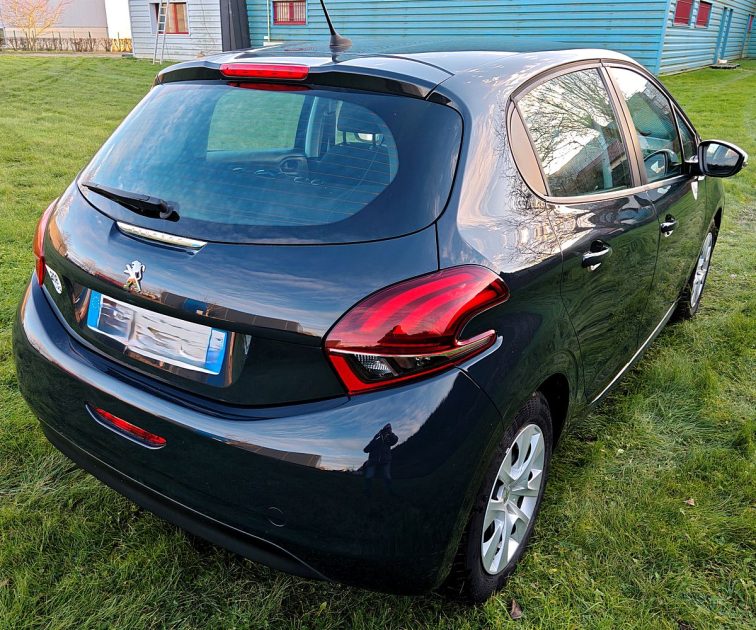 PEUGEOT 208 1.2 VTi "208 LIKE"