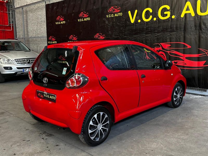 TOYOTA AYGO 1.0i 70 Confort