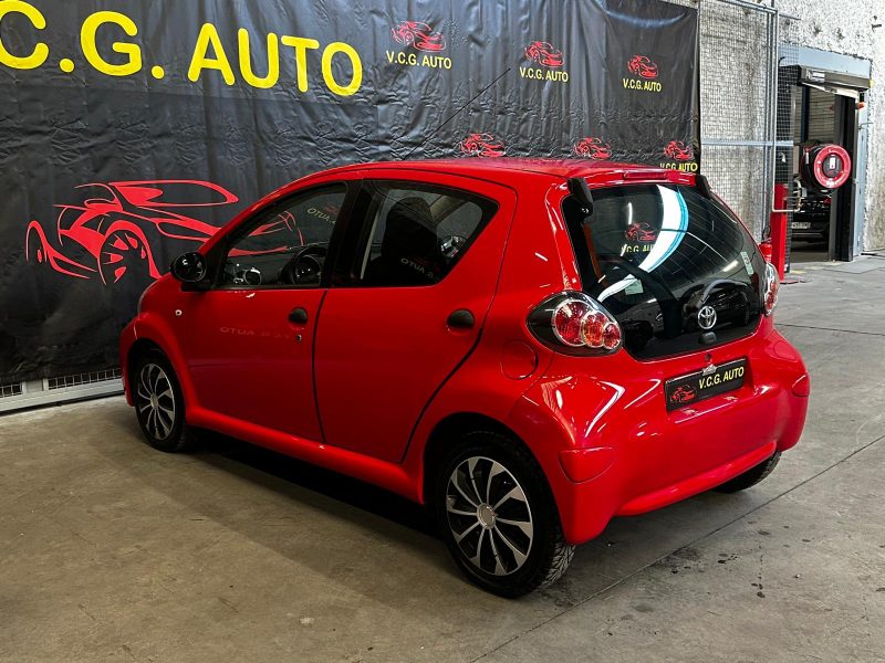 TOYOTA AYGO 1.0i 70 Confort