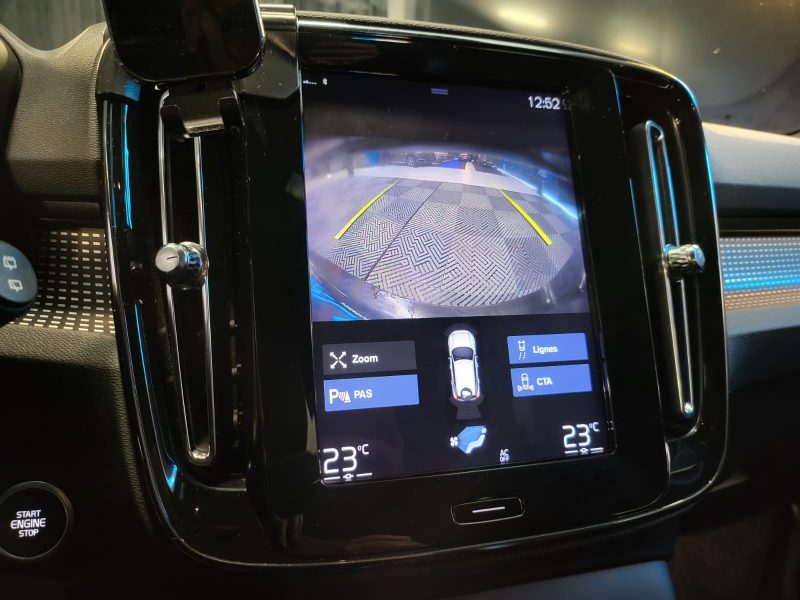 VOLVO XC40 T3 163Cv GEATRONIC 8 R-DESIGN / SUIVI VOLVO / VIRTUAL COCKPIT / CAMERA DE RECUL / ANGLE 