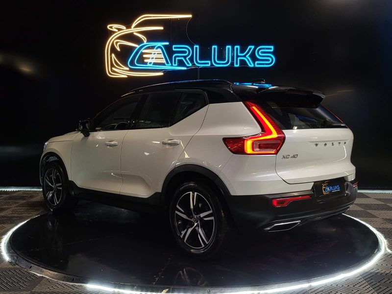 VOLVO XC40 T3 163Cv GEATRONIC 8 R-DESIGN / SUIVI VOLVO / VIRTUAL COCKPIT / CAMERA DE RECUL / ANGLE 