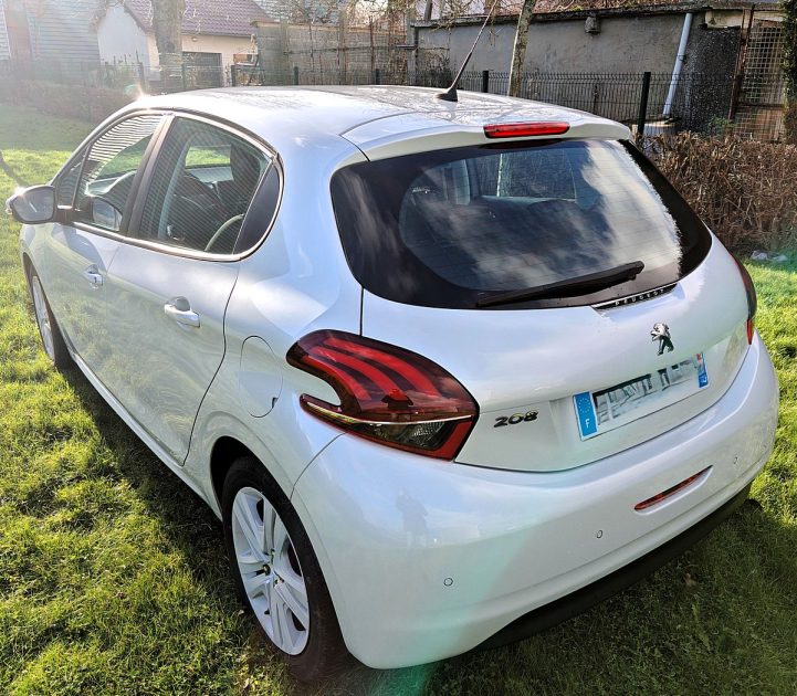 PEUGEOT 208 1.2 VTi PURETECH "SIGNATURE" 82cv - 01/2019 - 83.000 Kms