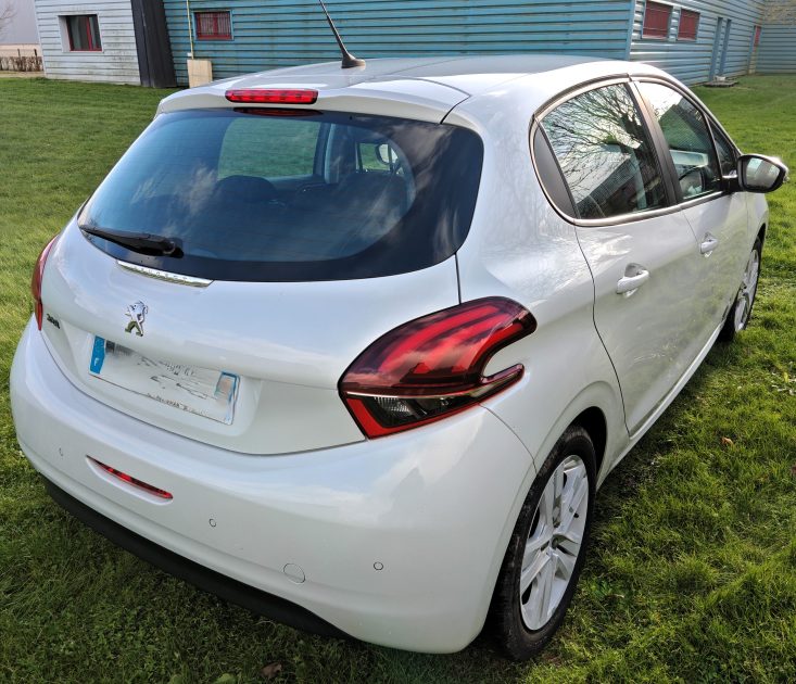 PEUGEOT 208 1.2 VTi PURETECH "SIGNATURE" 82cv - 01/2019 - 83.000 Kms