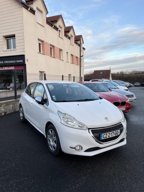 PEUGEOT 208 2013