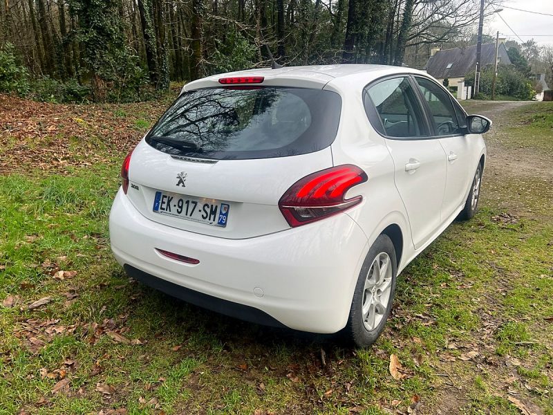 PEUGEOT 208 2017