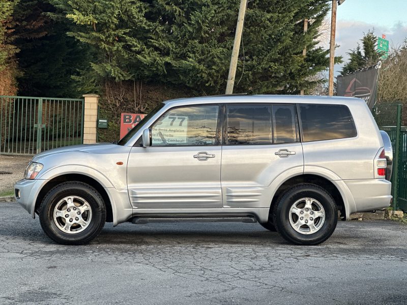 MITSUBISHI PAJERO 2002