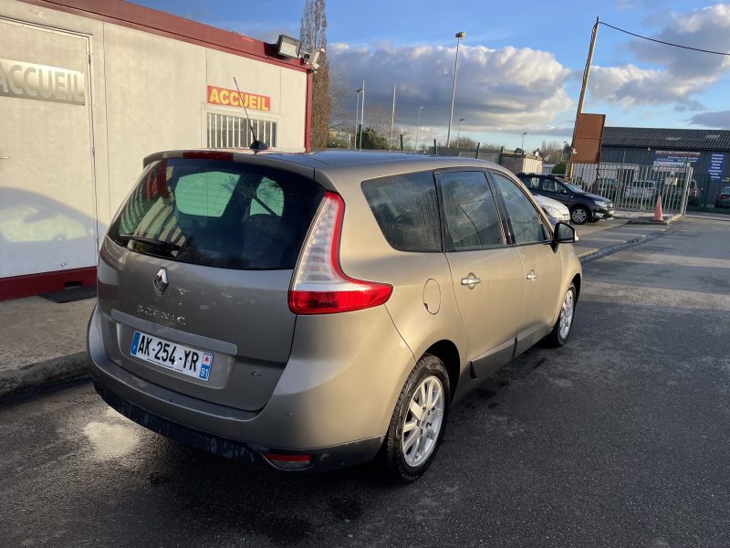 RENAULT GRAND SCÉNIC  2010