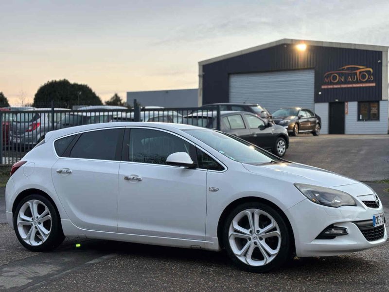 OPEL ASTRA J  2012