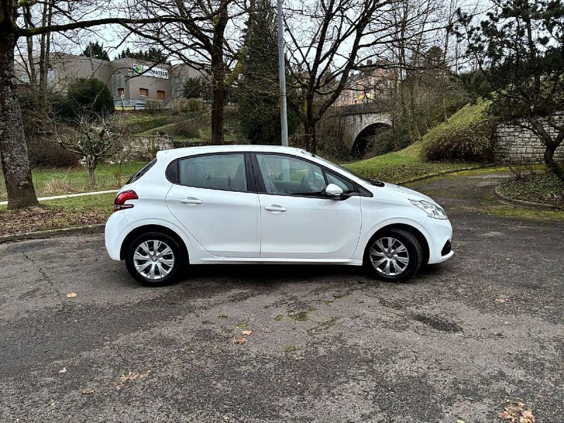 PEUGEOT 208 2019