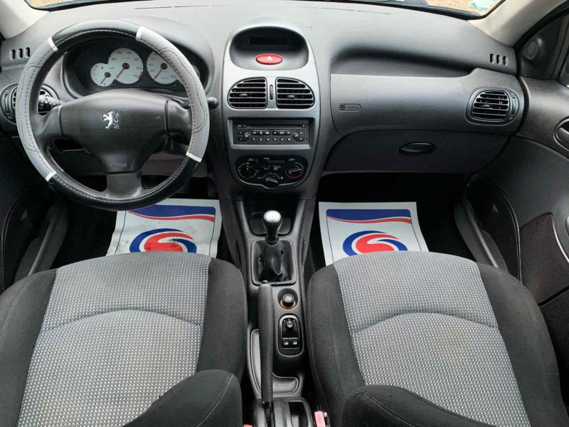 PEUGEOT 206 2004 1.4 (75Ch)