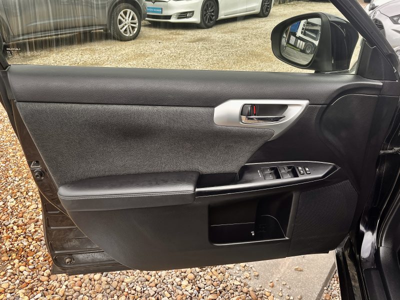 LEXUS CT200H 136ch Sensation Gps 03/2011