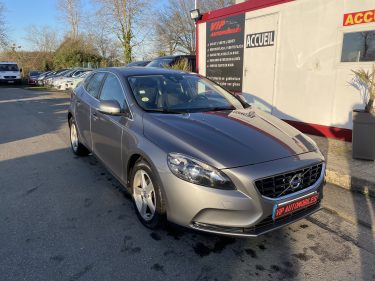 VOLVO V40 2016