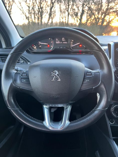 PEUGEOT 208 2019