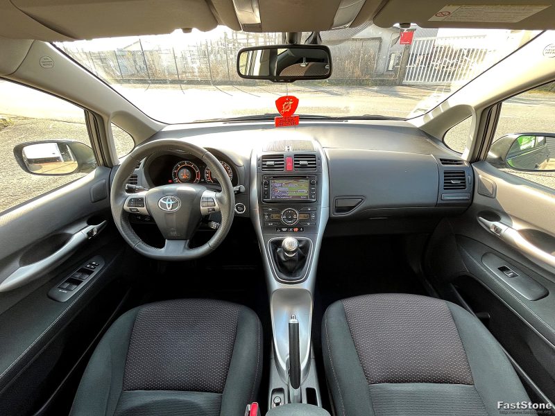 TOYOTA AURIS 2012