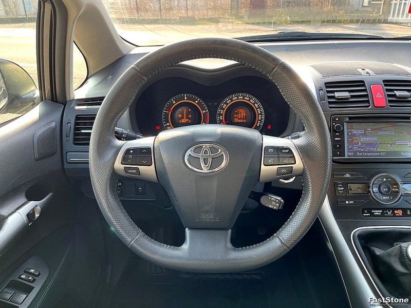 TOYOTA AURIS 2012