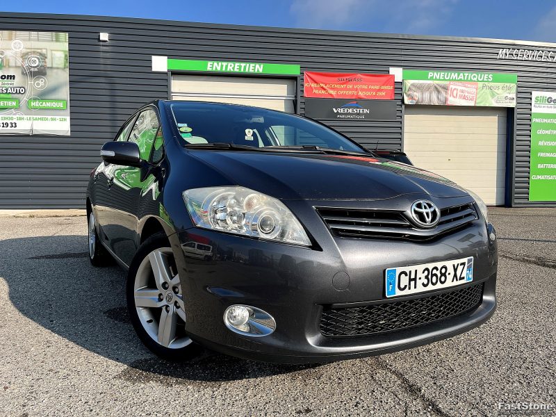 TOYOTA AURIS 2012