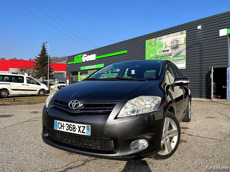 TOYOTA AURIS 2012