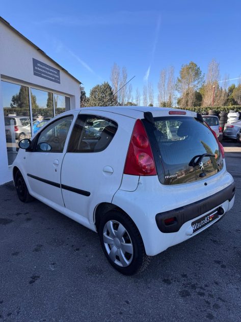 PEUGEOT 107  1.0 VVTi 68CV / Moteur à chaine / Révisée CT OK Révisée