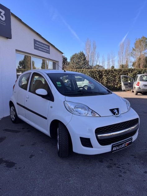 PEUGEOT 107  1.0 VVTi 68CV / Moteur à chaine / Révisée CT OK Révisée