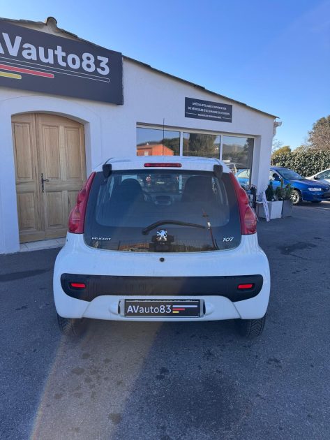 PEUGEOT 107  1.0 VVTi 68CV / Moteur à chaine / Révisée CT OK Révisée