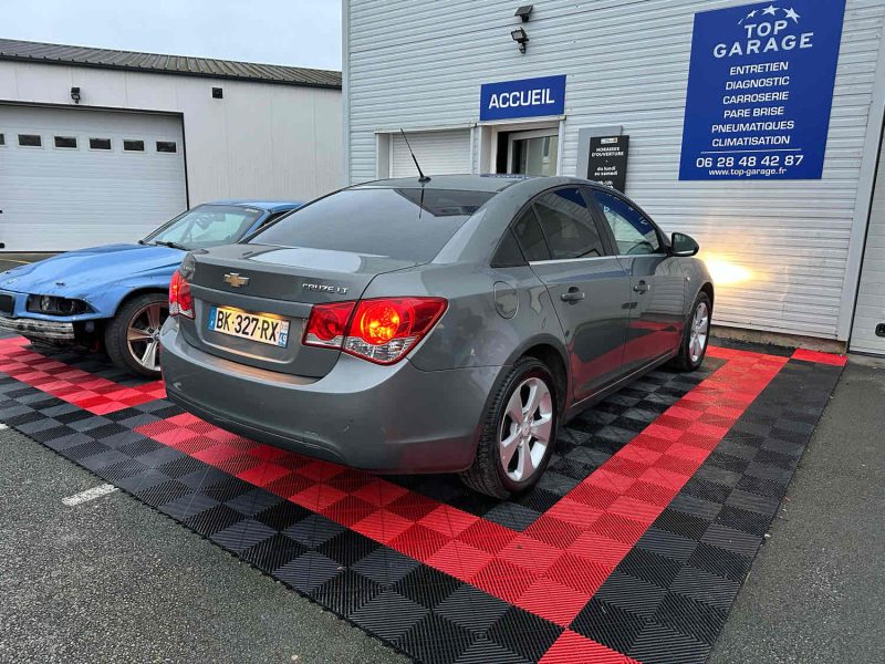 CHEVROLET CRUZE (J300) 2011