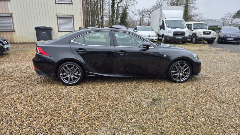 LEXUS IS 300H 2015