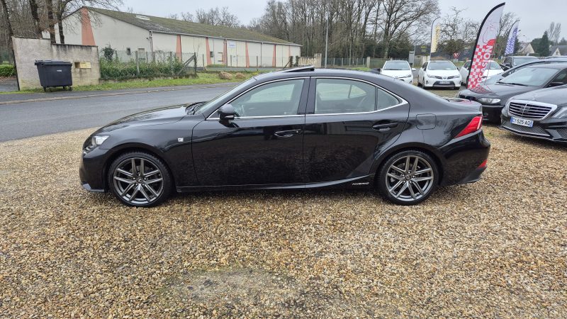 LEXUS IS 300H 2015