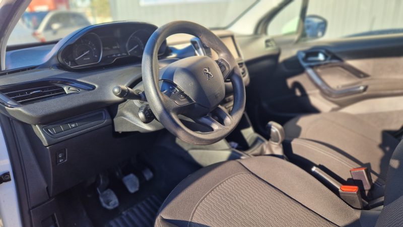 PEUGEOT 208 2019