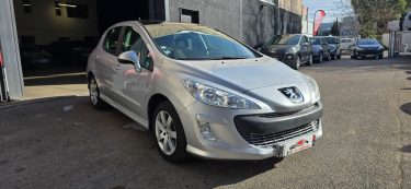 Peugeot 308 I 1.6l HDi 110ch BVM 5 berline , gris, *Toit panoramique*, *Radar de recul*, *Clim auto*