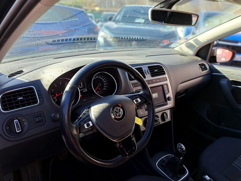 VOLKSWAGEN POLO 2015