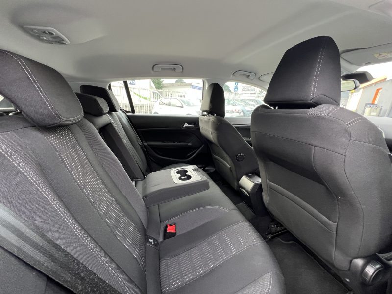 PEUGEOT 308 2015