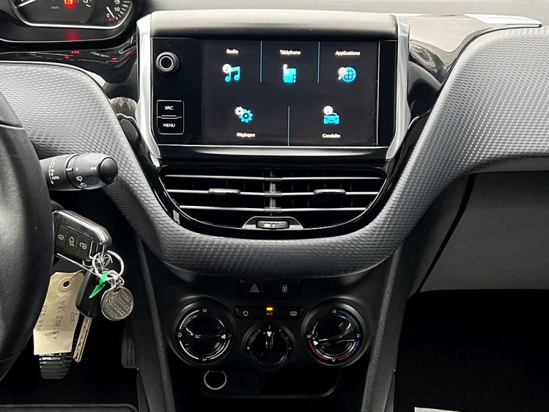 PEUGEOT 208 PHASE 2 II STYLE 1.2 82 Cv ECRAN TACTILE REGULATEUR LIMITEUR CRIT AIR 1 - GARANTIE 1 AN