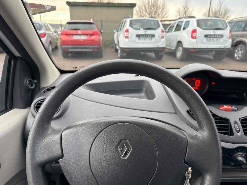 RENAULT TWINGO 2 2009