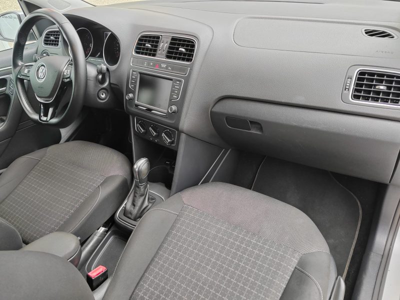 VOLKSWAGEN POLO 2015