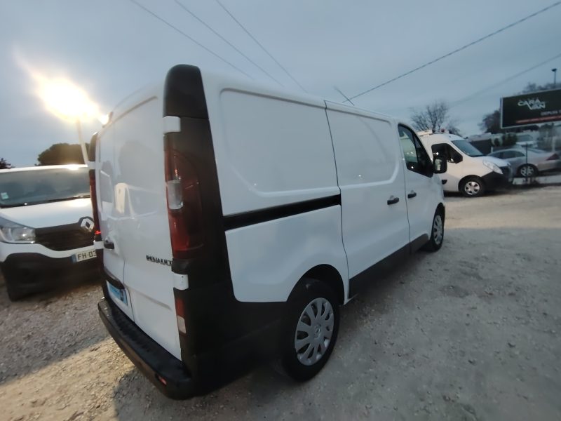 RENAULT TRAFIC 2015